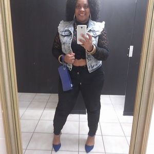 Meet your Posher, Desha